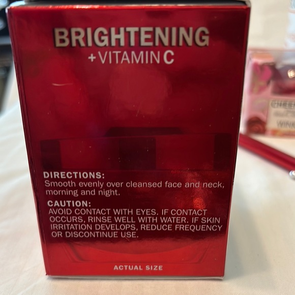 OLAY Silver Moisturizer Hydrating Skincare - Picture 4 of 5